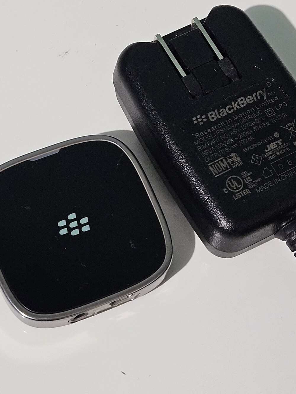 Blackberry Bluetooth Receiver Remote Stereo Gateway ASY-16007-001 w/ Charger